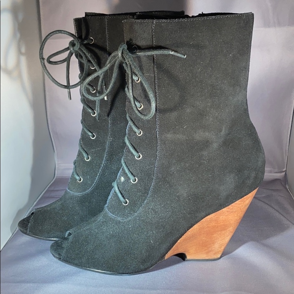 Wedge peep toes bootie